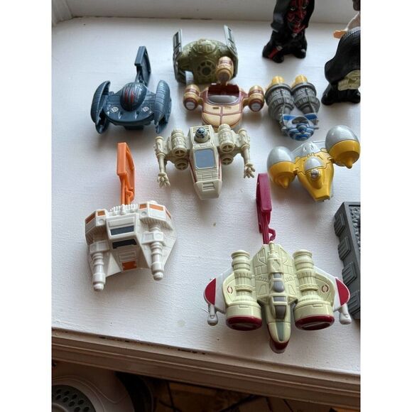 Collection Of 22 Star Wars Burger King 2005 Figures And Ships - Picture 2 of 16